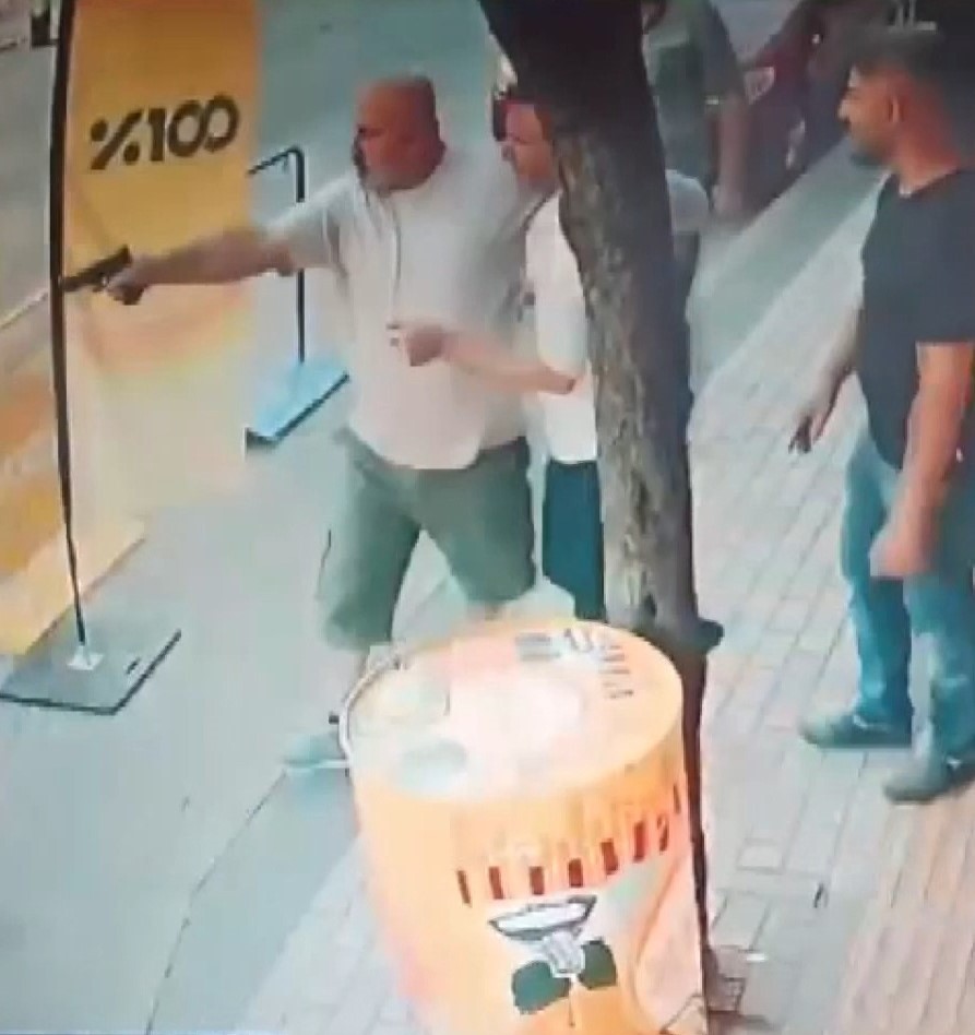 Otopark yüzünden dört kişiyi böyle vurdu