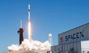 SpaceX'in Falcon-9 roketi 4 mürettebatla başarılı bir şekilde fırlatıldı