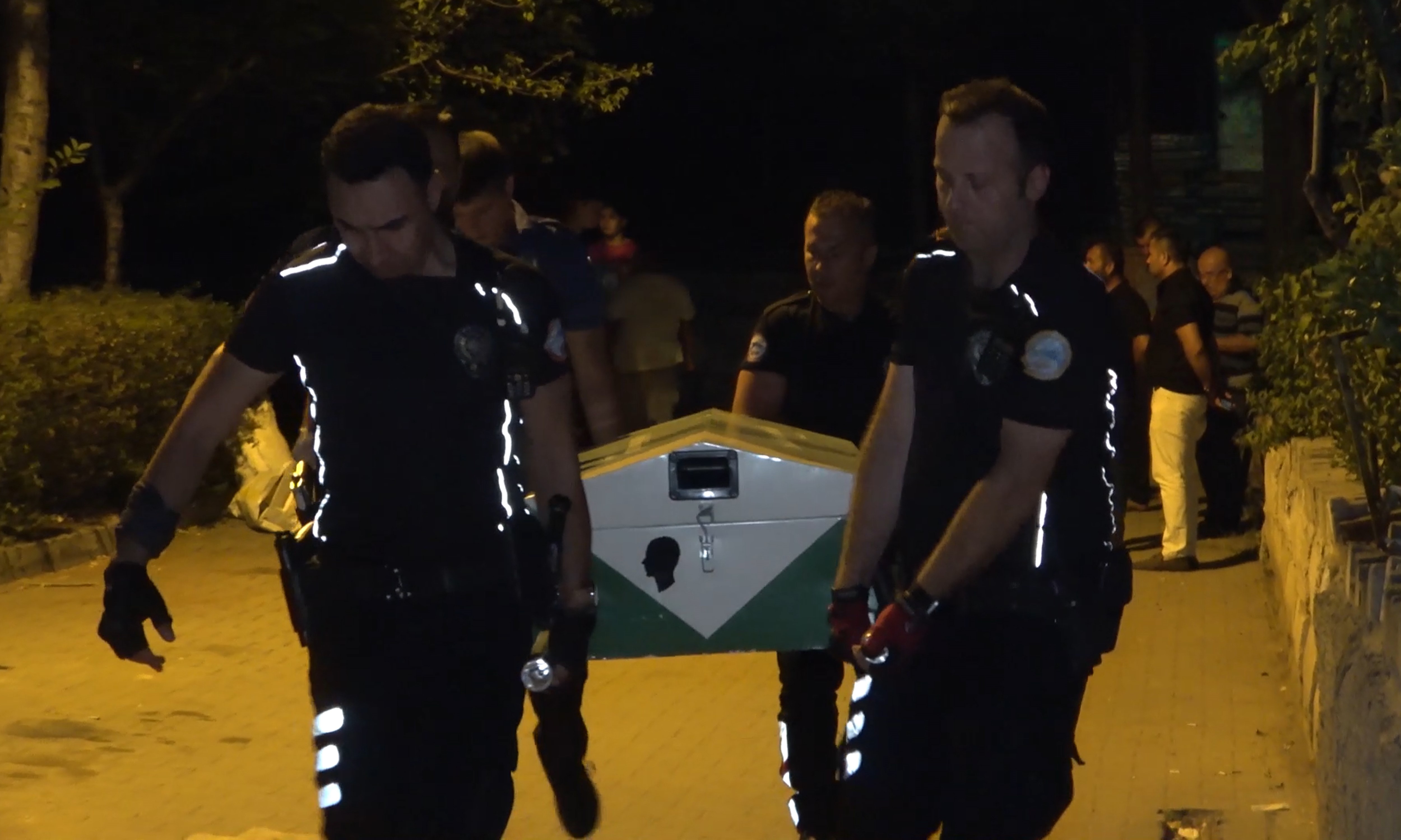 Korkunç cinayet: Eşinin sevgilisi olduğunu düşündü, kurşun yağmuruna tuttu
