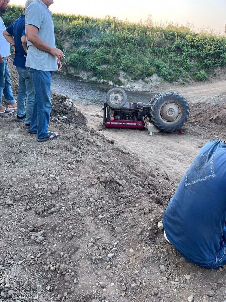 Kontrolden çıkan traktör devrildi: 1 ölü, 1 yaralı