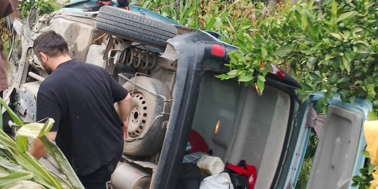 Fındık işçilerini taşıyan minibüs kaza yaptı: 17 yaralı