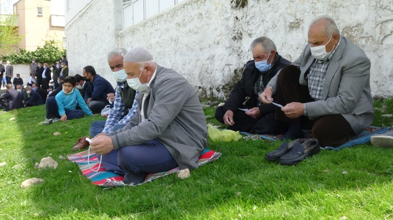 Batman'da vatandaşlar yağmur duasına çıktı