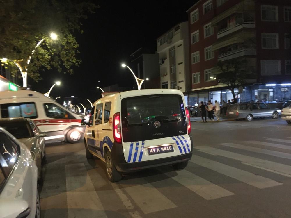Cinnet geçiren şahıs, Elinde bıçakla eşini ve 2 yaşındaki çocuğunu esir aldı
