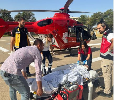 Irak’ta trafik kazası geçiren kadın, ambulans helikopterle Van’a sevk edildi