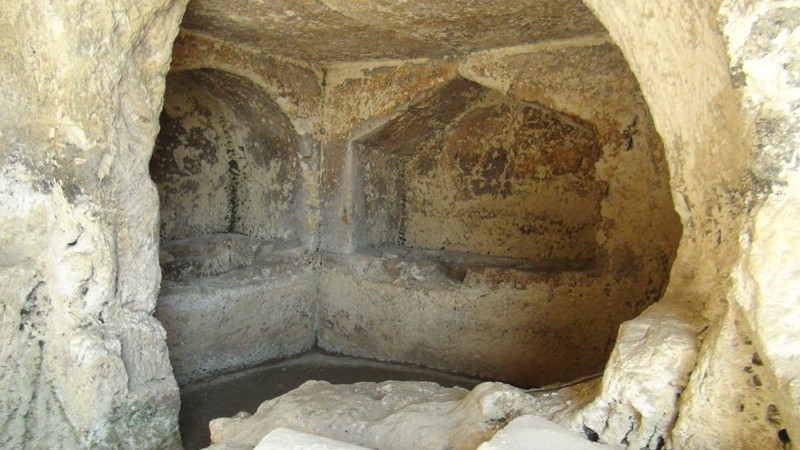 Şanlıurfa’da 2 bin yıllık tarihi kaya mezarları ziyarete açıldı