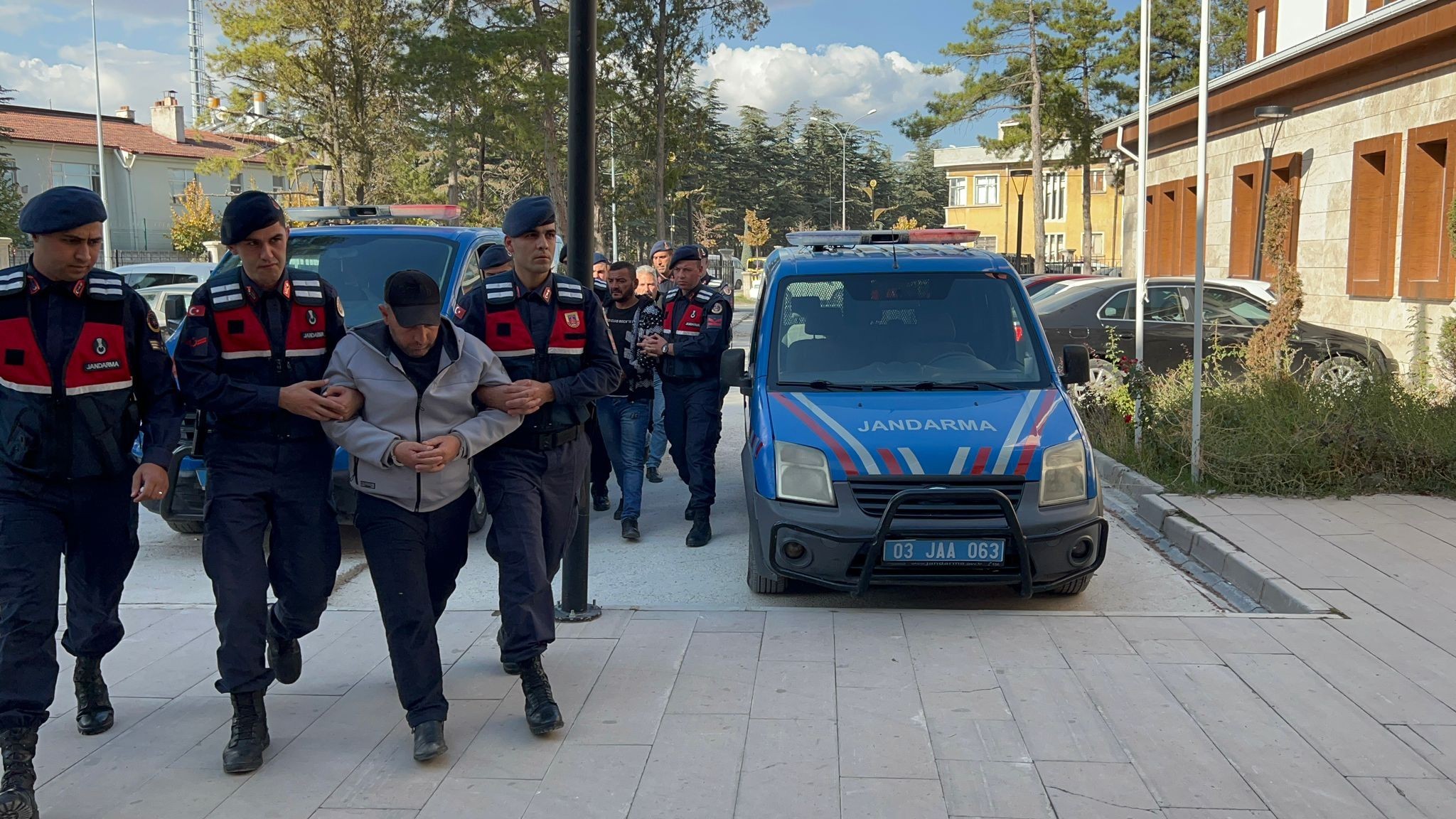 2 Kişiyi öldürüp cesetlerini yakmışlardı. Sanıklara ceza yağdı