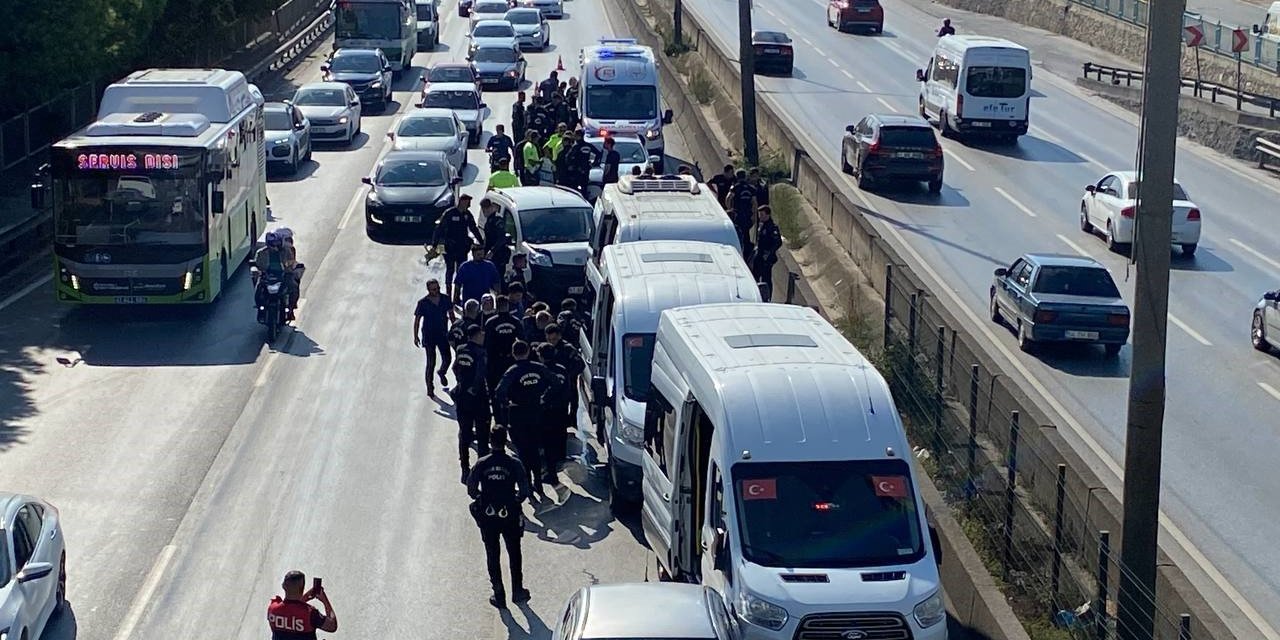 Çevik kuvvet ekibi zincirleme kazaya karıştı