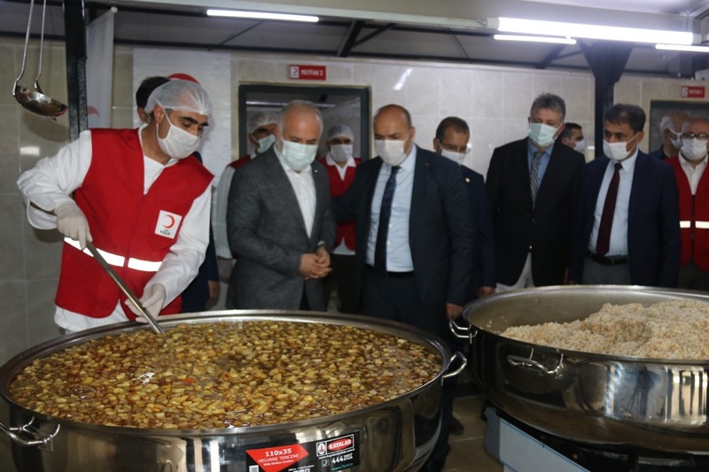 Türk Kızılayı, Diyarbakır’da 10 Bin Kişiye Sıcak Yemek Sunmak İçin Aşevi Kurdu