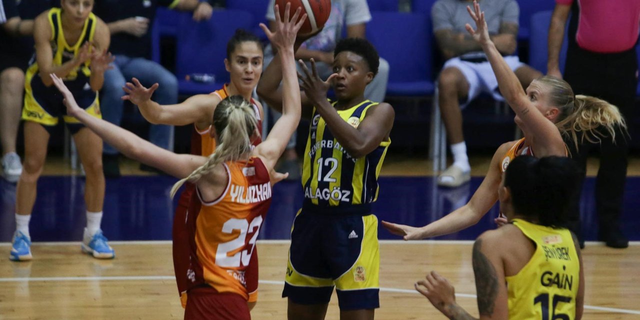 Fenerbahçe -Galatasaray'ı 84-56'lık skorla mağlup etti