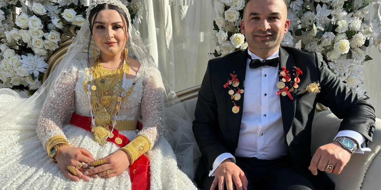 Aşiret düğününde Geline 2 kilo altın, damada ise milyonlarca para takıldı