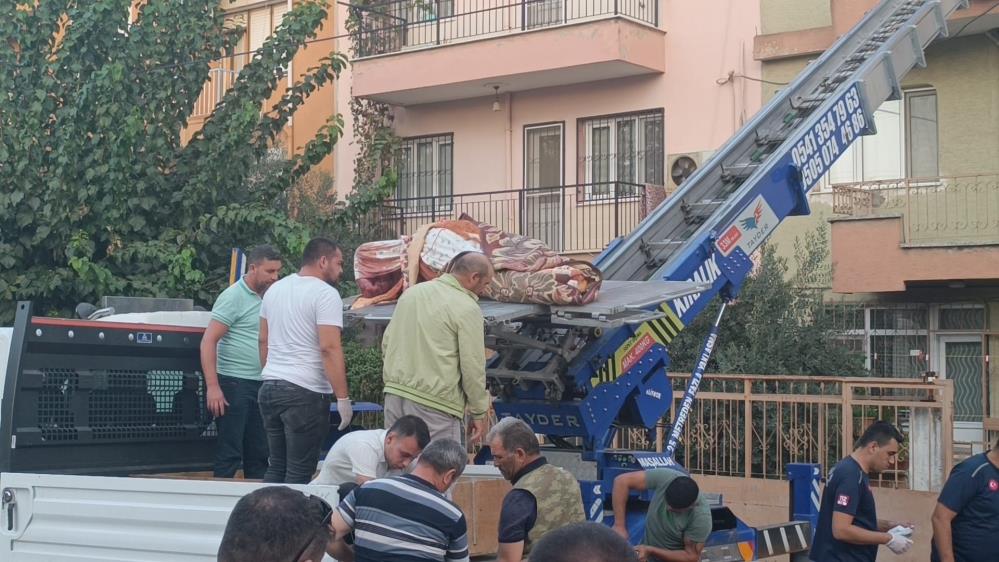 Cansız bedeni yük asansörüyle taşındı