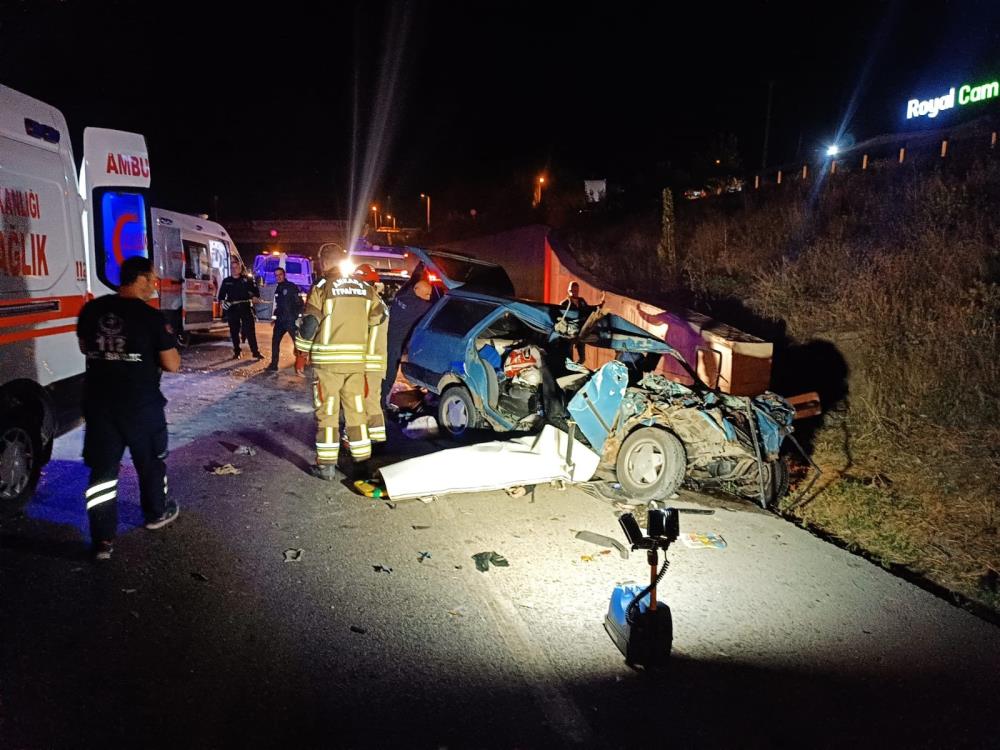 Trafik Kazasında 2 kişi öldü 6 kişi yaralandı