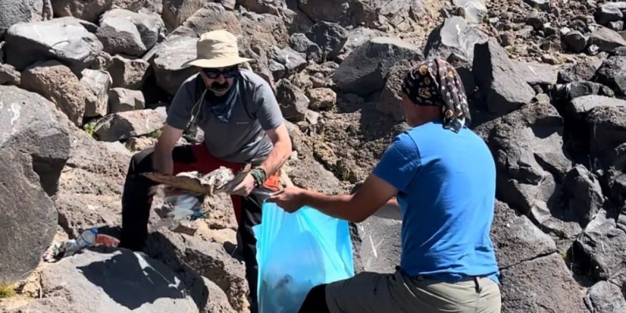 " Temiz Doğa Temiz Toplum’ sloganıyla 4200 rakımda çöp toplama etkinliği