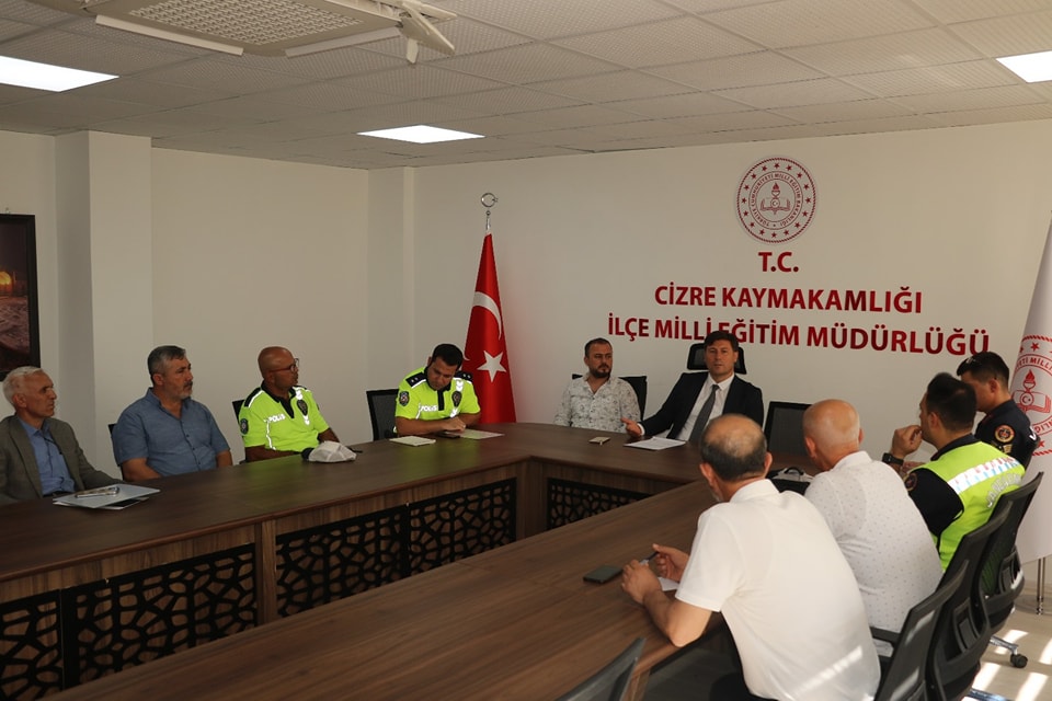 Cizre Milli Eğitim Müdürü Yüklenici Firma temsilcileri ile görüştü