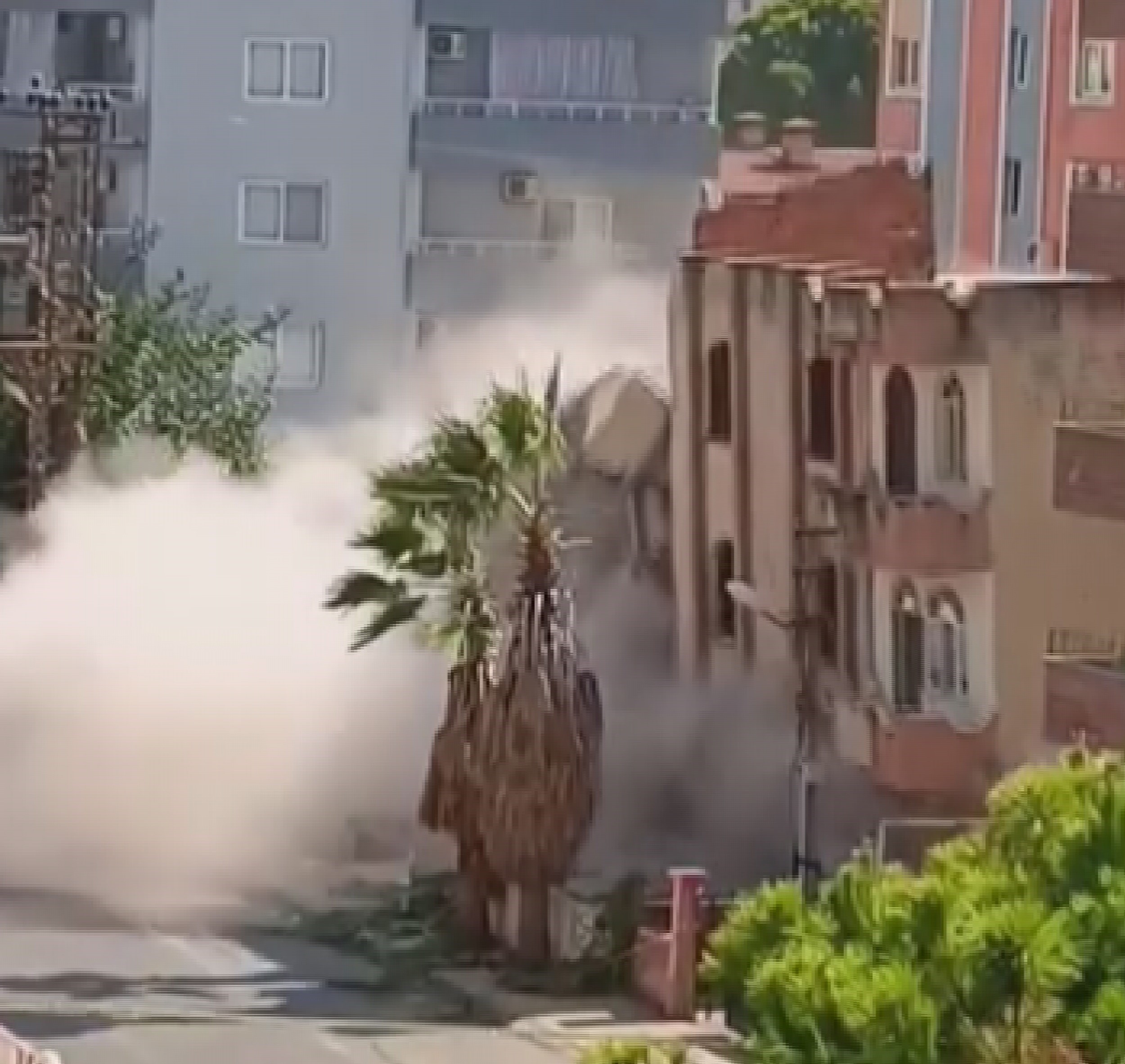 Bina çöktü o panik anlar kamerada