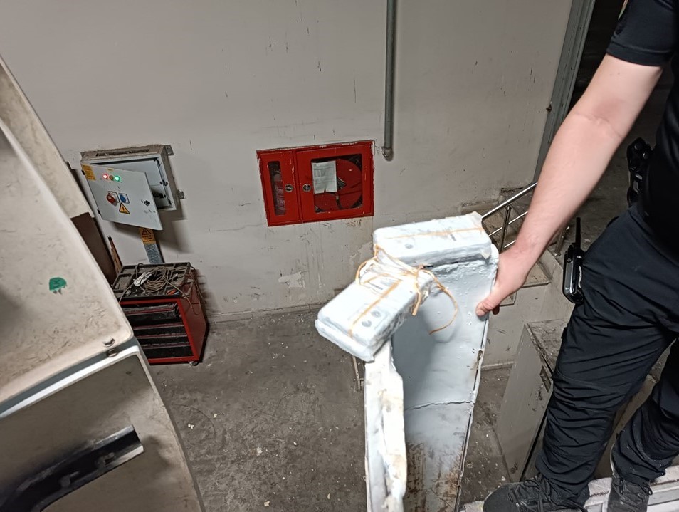 Habur'da piknik tüpünde çıkan 131 kaçak telefon