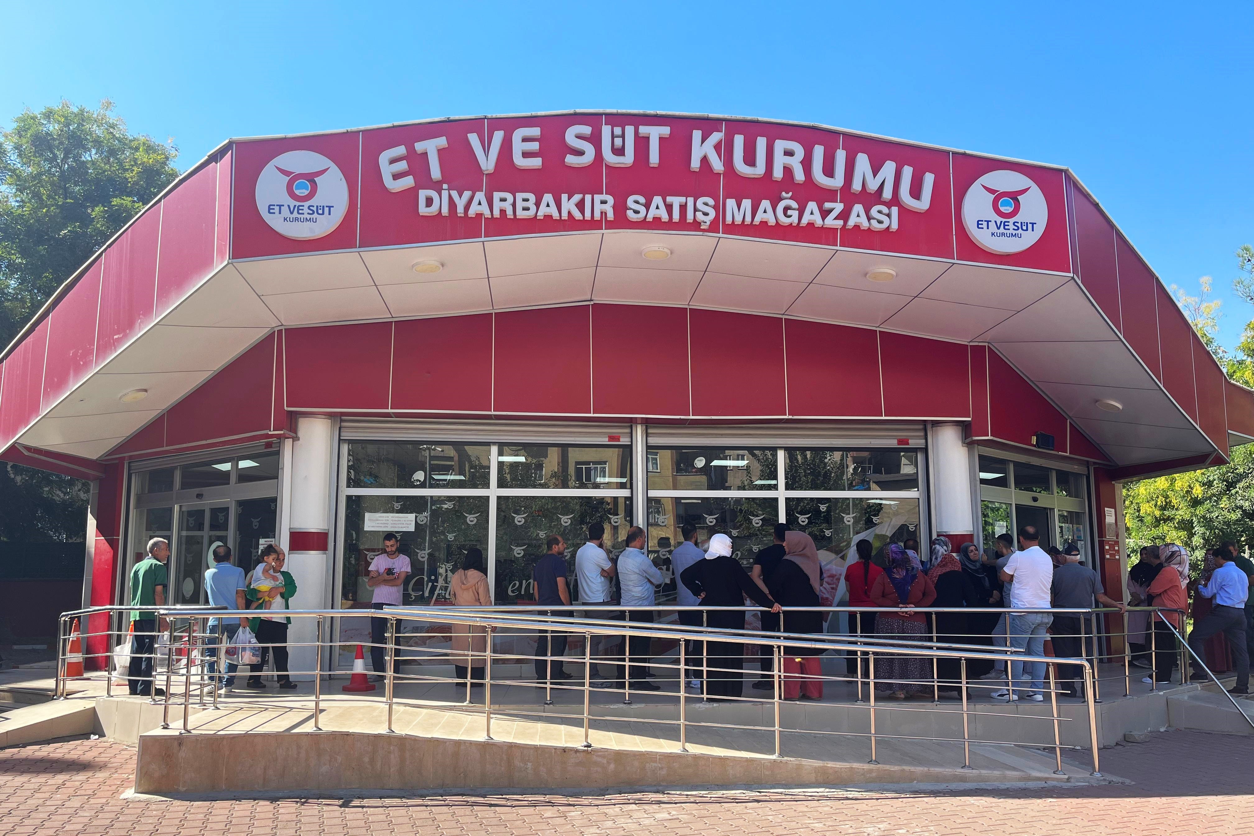 Diyarbakır'da Ucuz Et kuyruğu