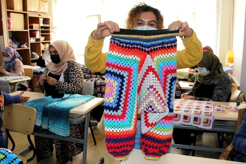 ANNEANNELERİN MOTİFLERİ GÜNÜMÜZ MODASINA UYARLANDI