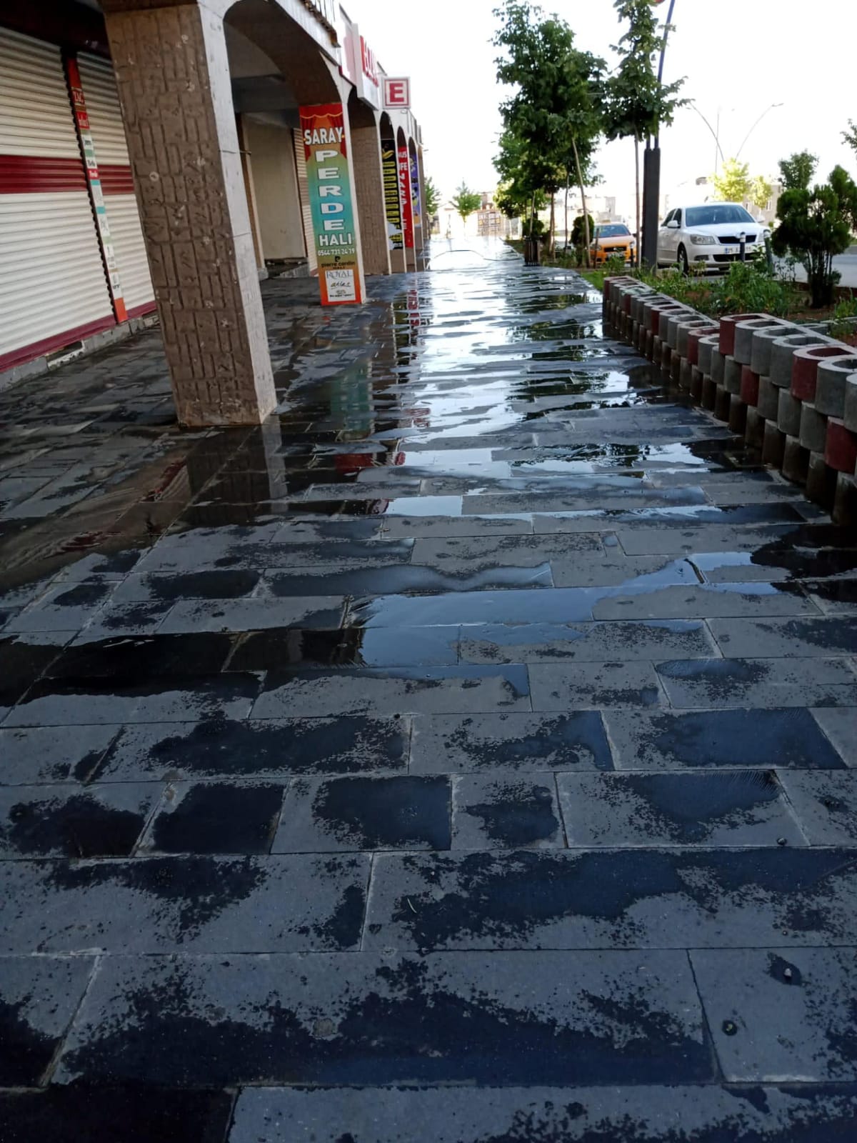 Şırnak TOKİ'lerdeki Su sızıntısı esnafı Mağdur etti