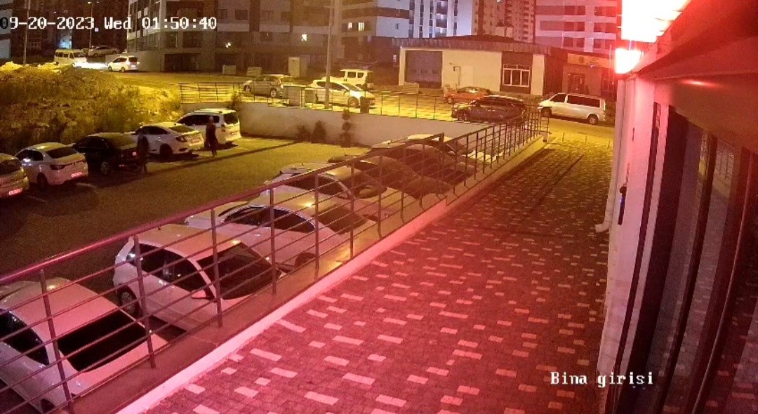 Hırsızları yakalamak için 250 saat kamera izlediler