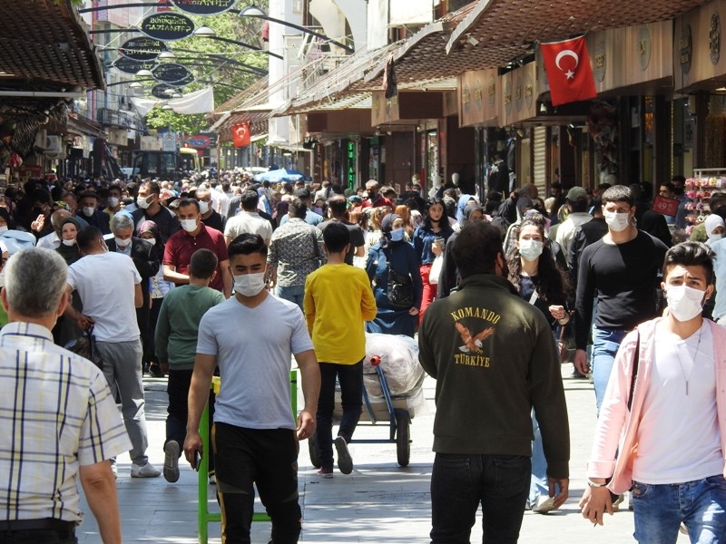 TAM KAPANMA ÖNCESİ BAYRAM YOĞUNLUĞU