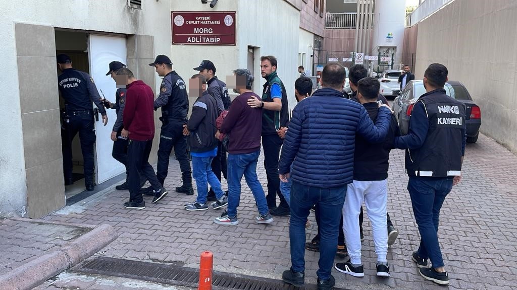 Narkotik Operasyonu'nda 15 Kişi Adliyede