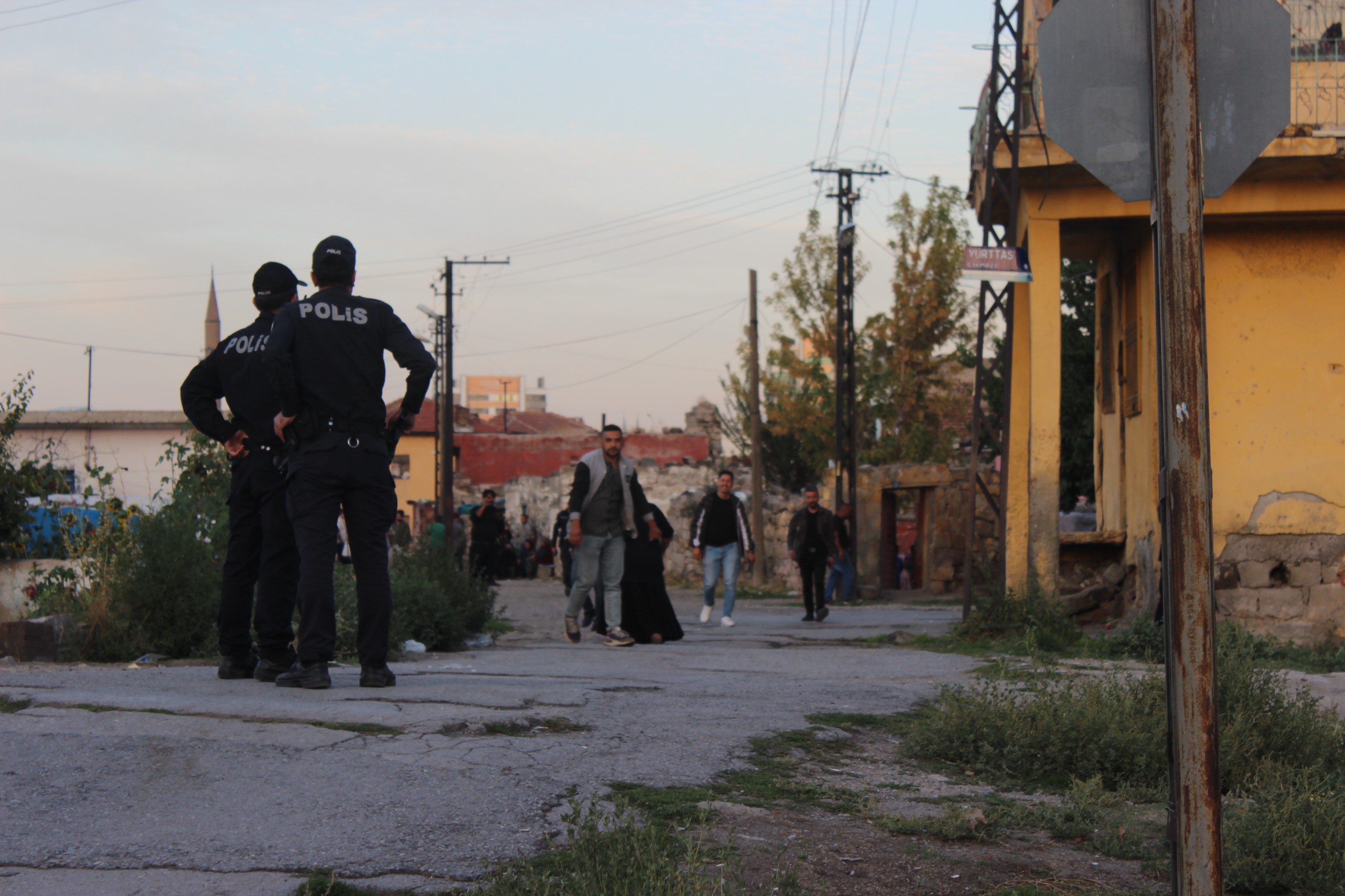 Taşlı, silahlı Komşu kavgası 5 Yaralı