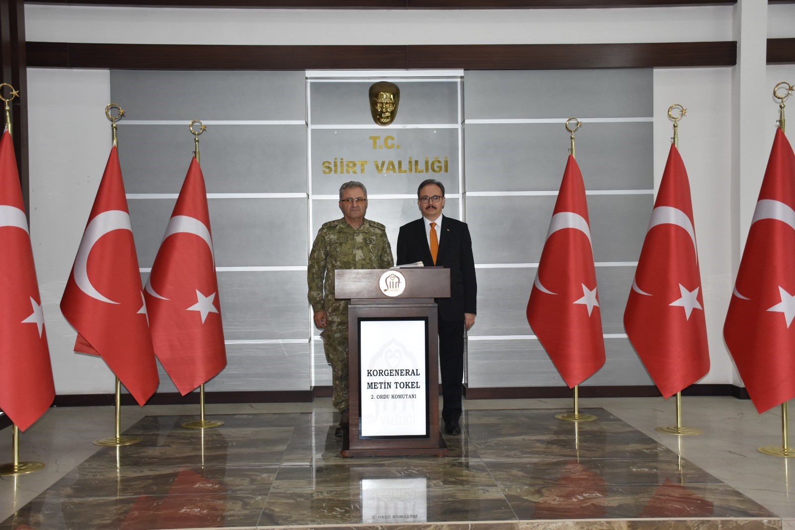 Korgeneral Metin Tokel ile  Şırnak Tümen Komutanı Emre Tayanç ,Siirt Valisi Kızılkaya’yı ziyaret etti