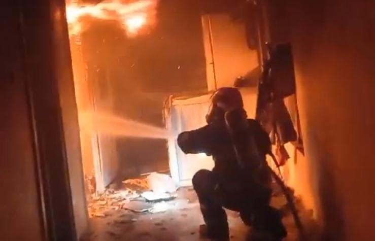 Yanan evde 5 kişi hastaneye kaldırıldı