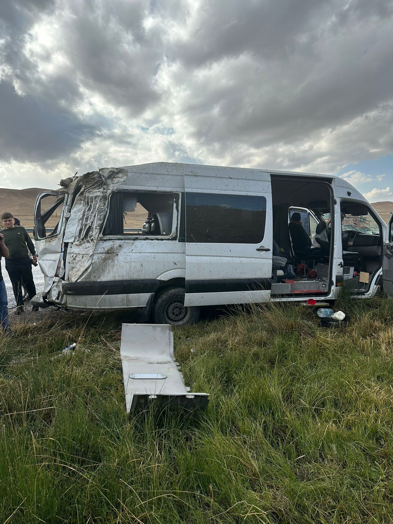 Minibüs Şarampole devrildi 10 yaralı