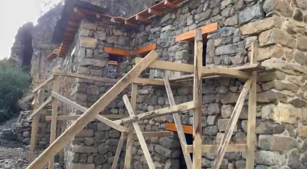 Butik Otel Olma Yolunda Tarihi Kale Evleri
