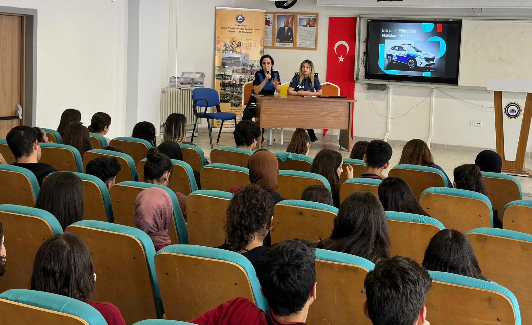 Cizre Polisi Liseli Öğrencilere Polislik Mesleğini Tanıttı