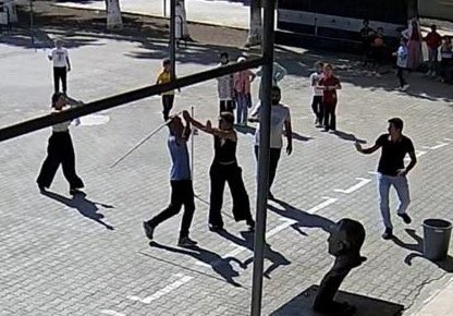 5 Öğretmene  saldırı anı  kameraya yansıdı