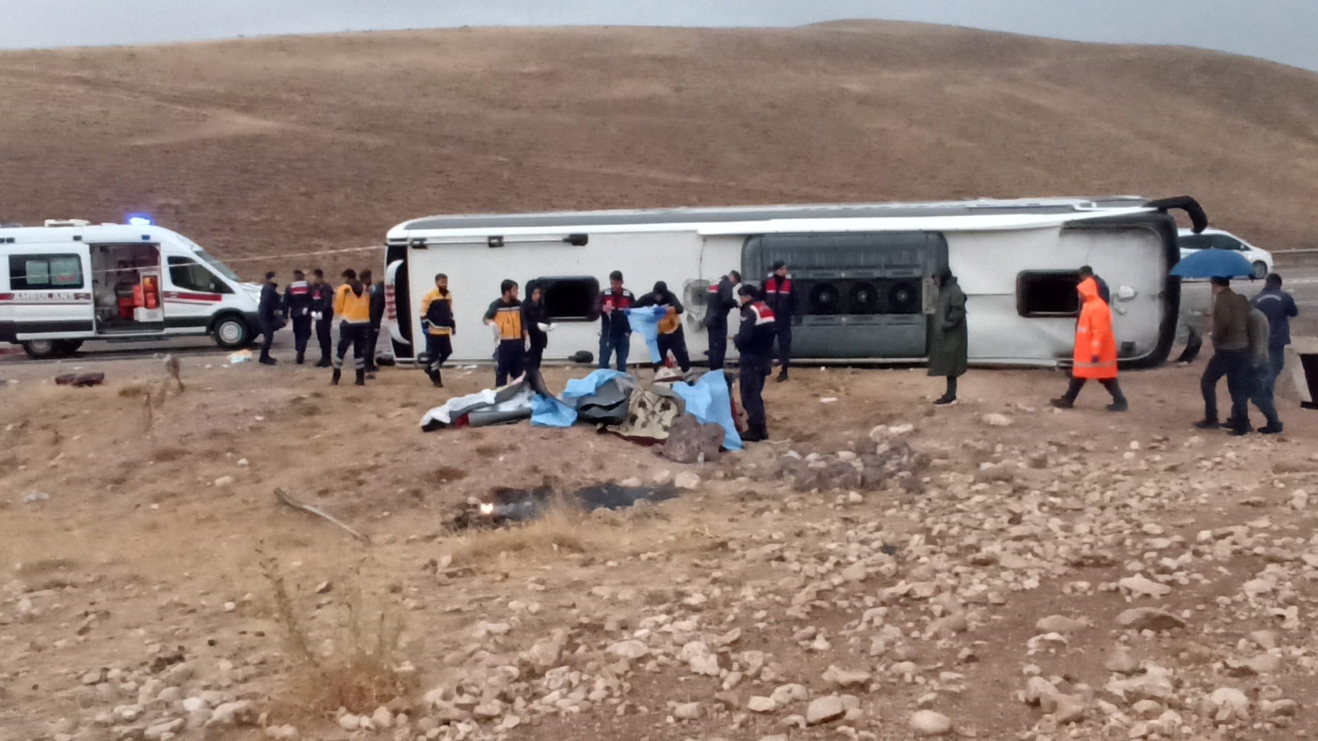 Yolcu otobüs devrildi: 7 ölü, 40 yaralı