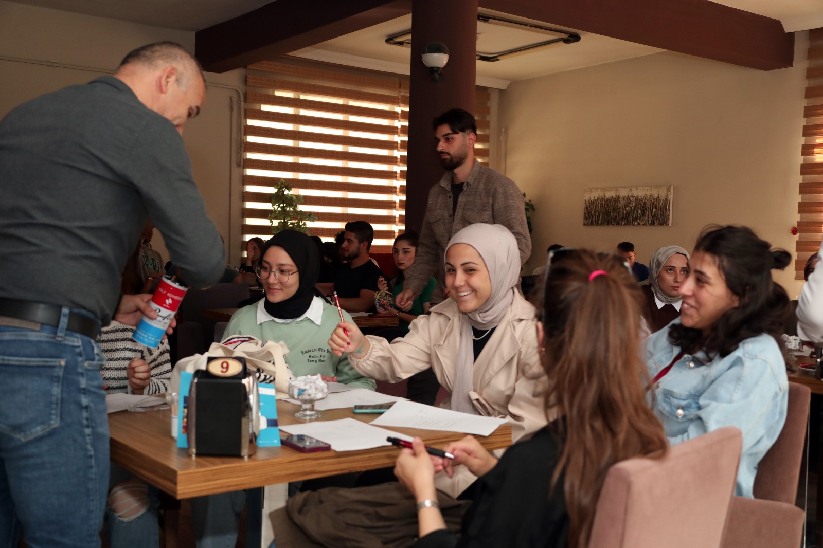 Bu kafe etkinliğinde,5 farklı dil konuşulacak