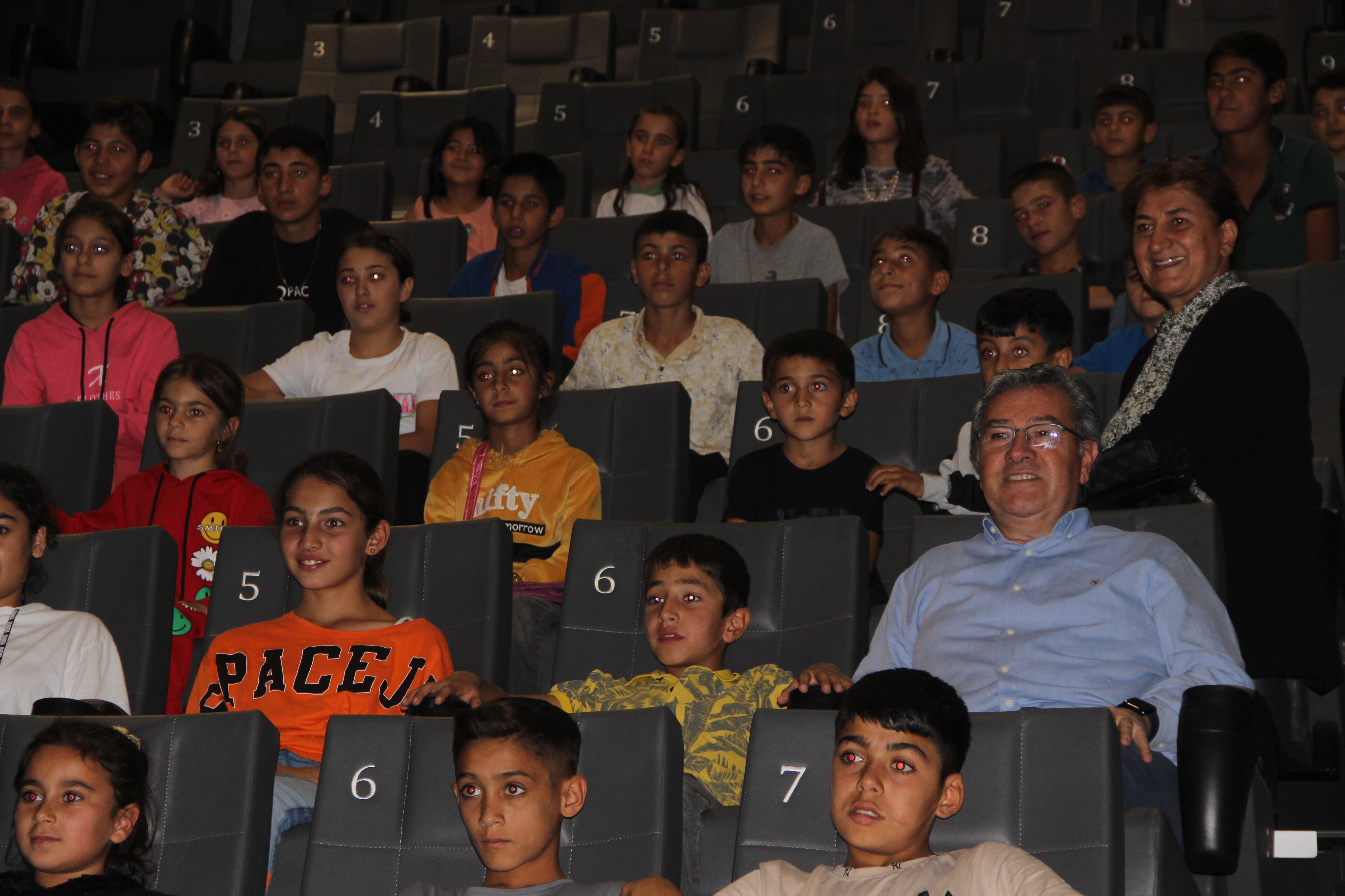 Cizreli öğrenciler sinema ile buluştu