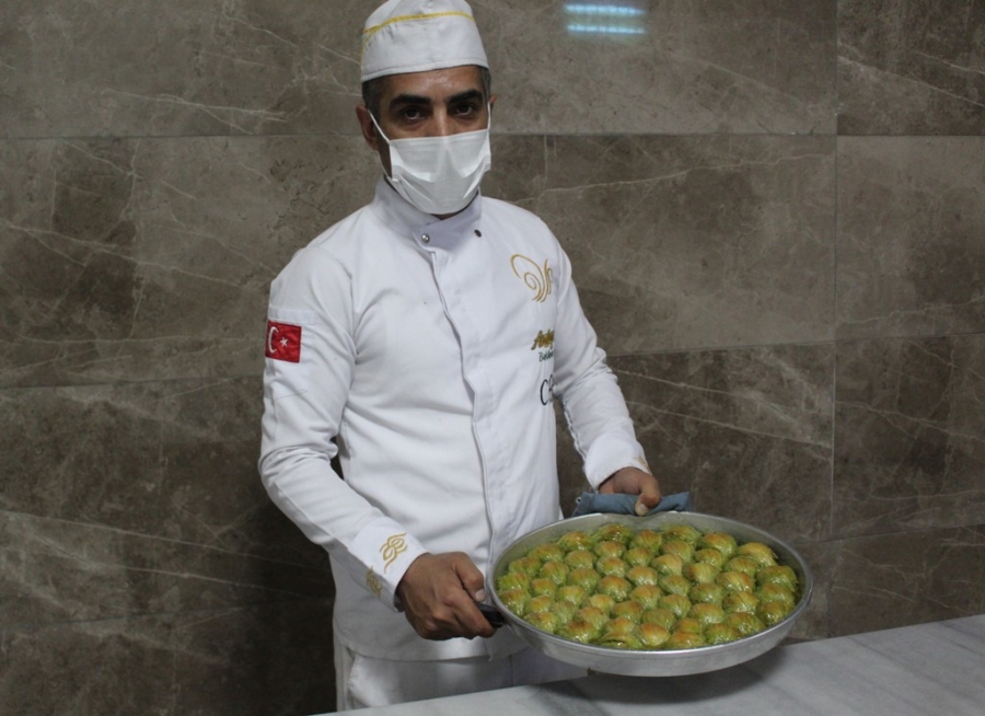 Midye baklava siparişlerine yetişemiyorlar