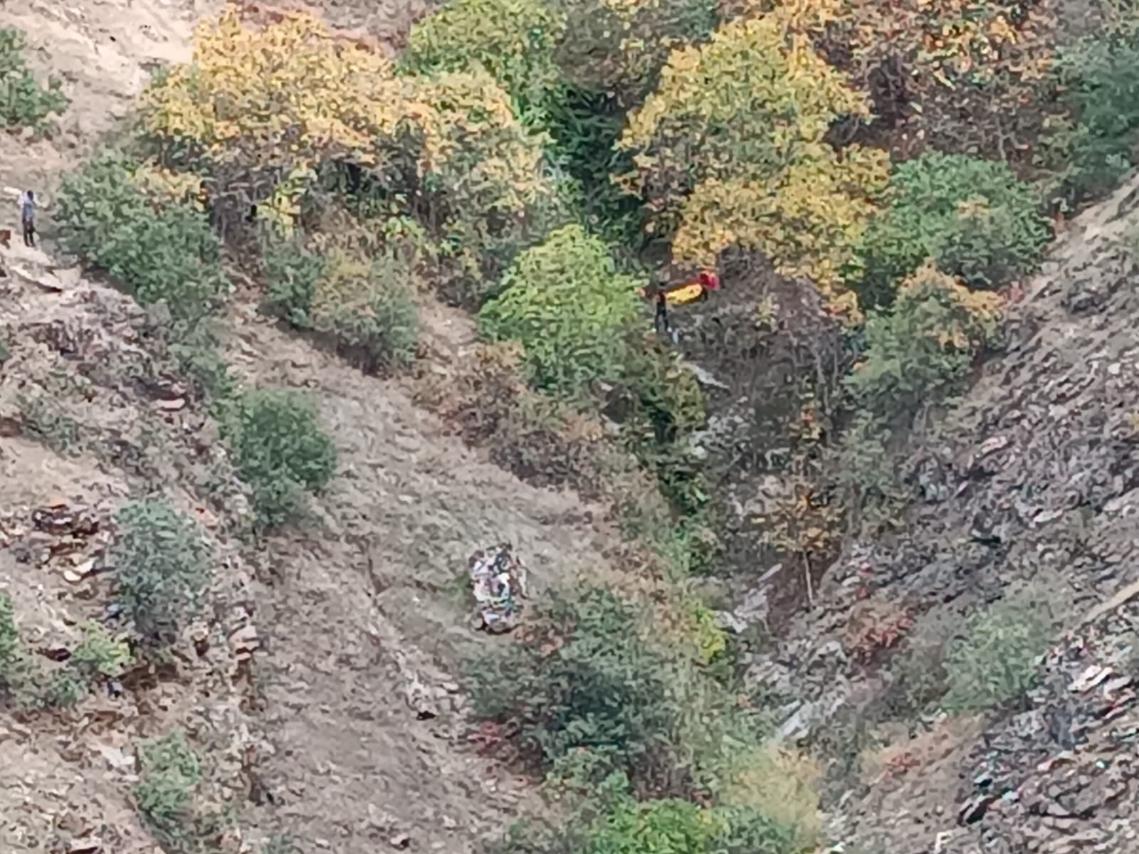 Eşekten düşen genç kız ambulans helikopterle hastaneye kaldırıldı