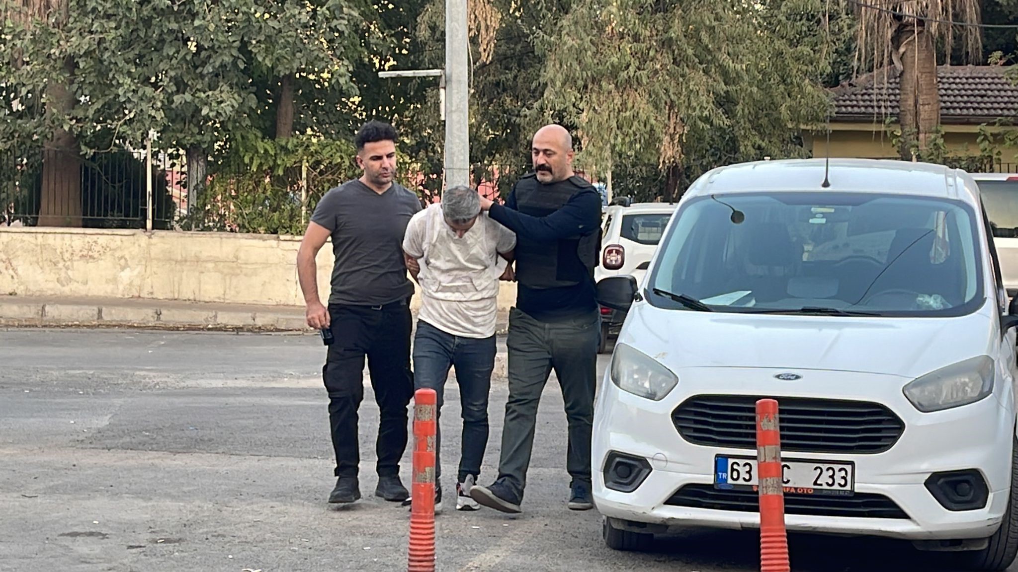 Amirini bıçakladı, tutuklandı