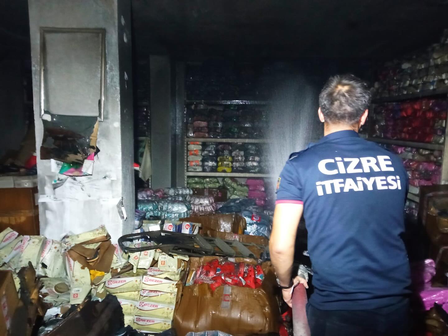 Cizre'de İşyerinde yangın
