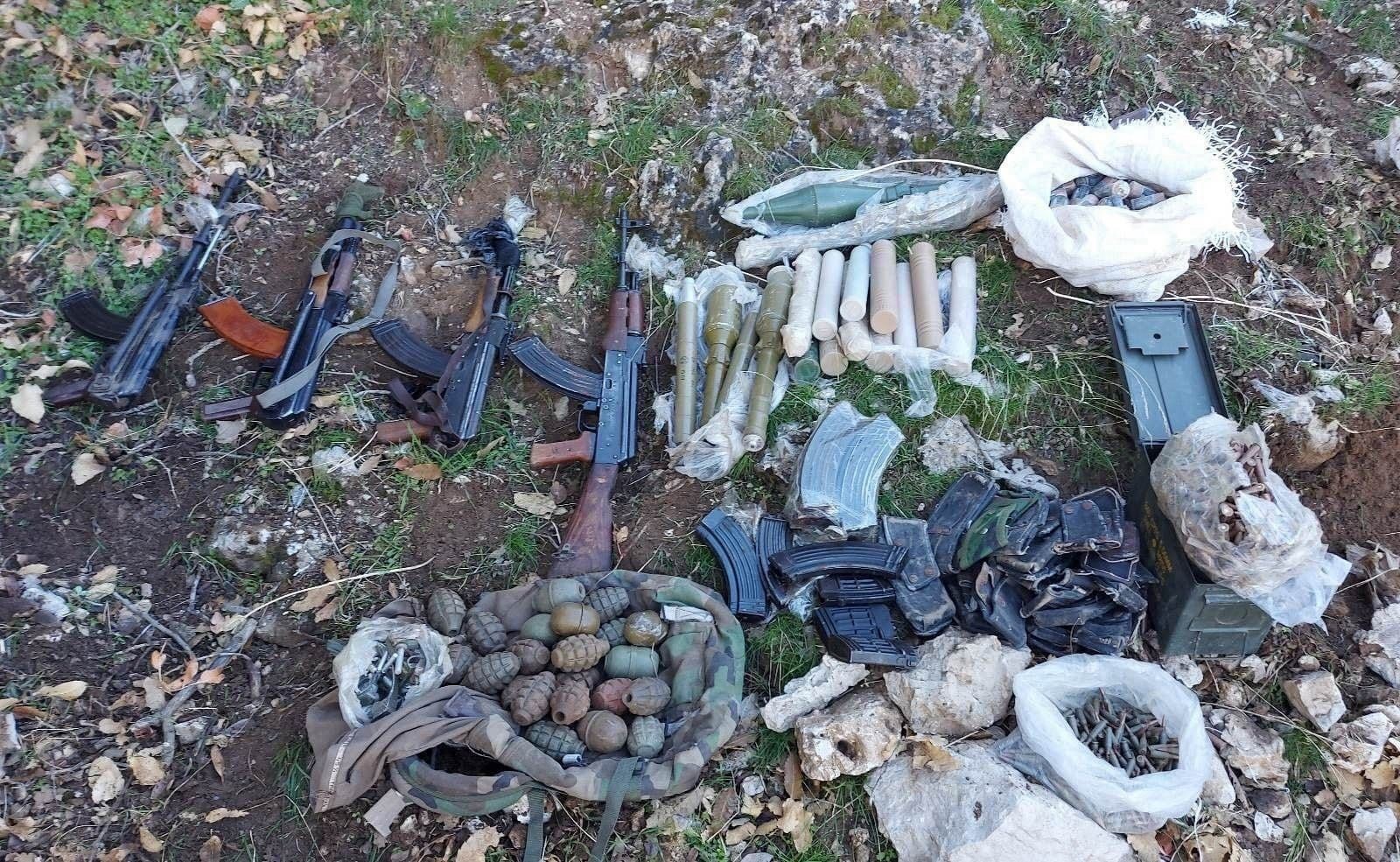 Pençe-Kilit bölgesinde çok sayıda mühimmat ele geçirildi