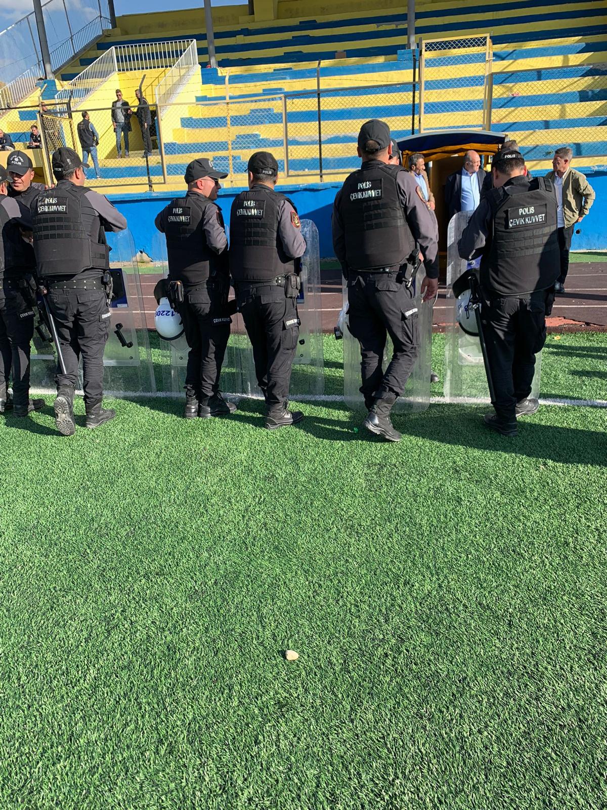Önce hakemi dövdüler, sonra siyasetçileri devreye soktular