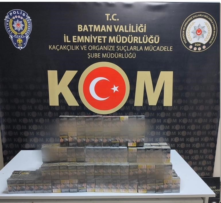 Çok sayıda kaçak telefon ve sigara ele geçirildi