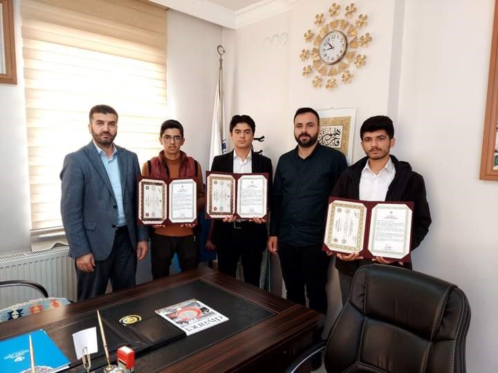 Başarılı Hafızlar İcazetlerini aldı