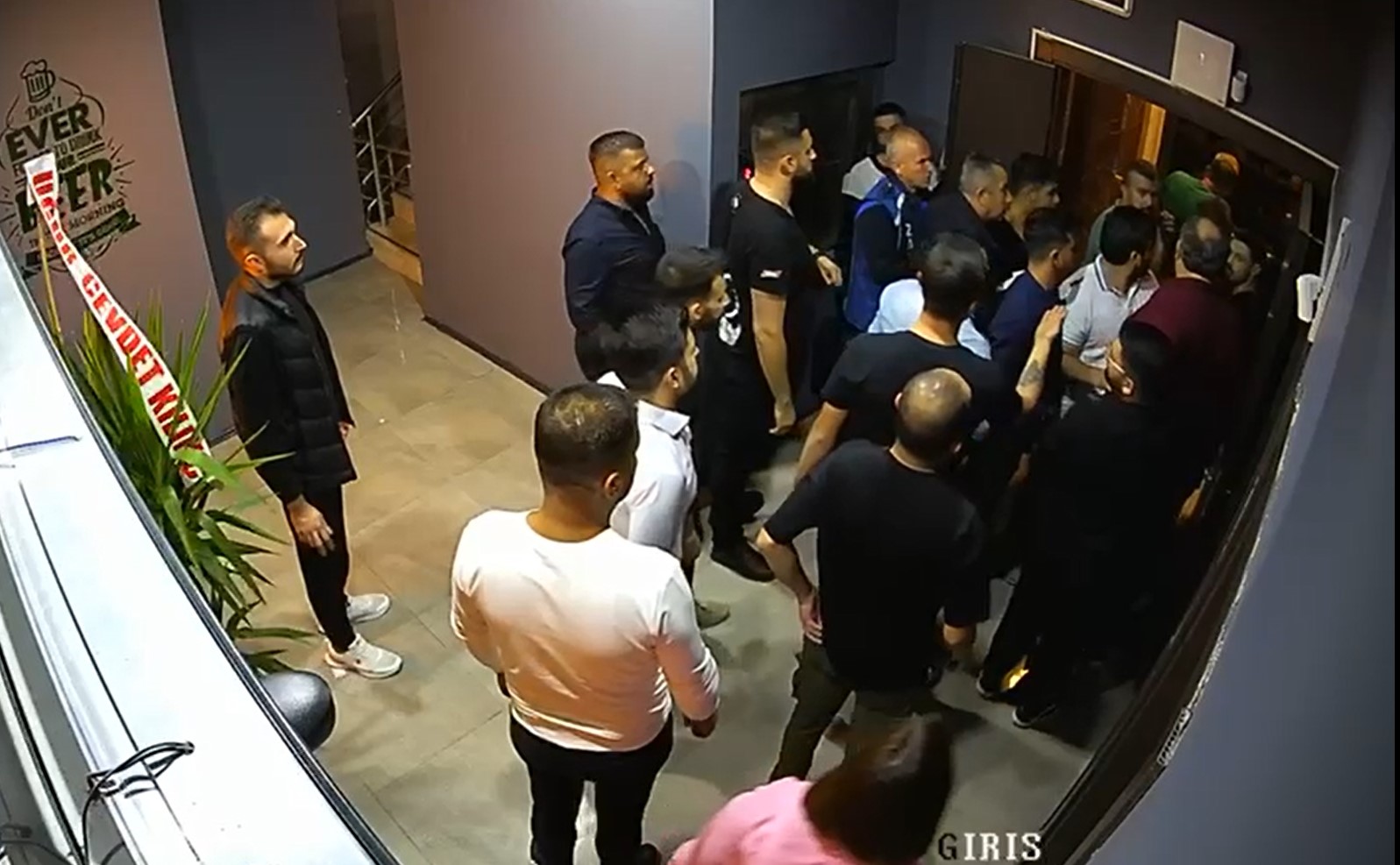 Bir işletmede,polis ve gazeteci darp edildi!
