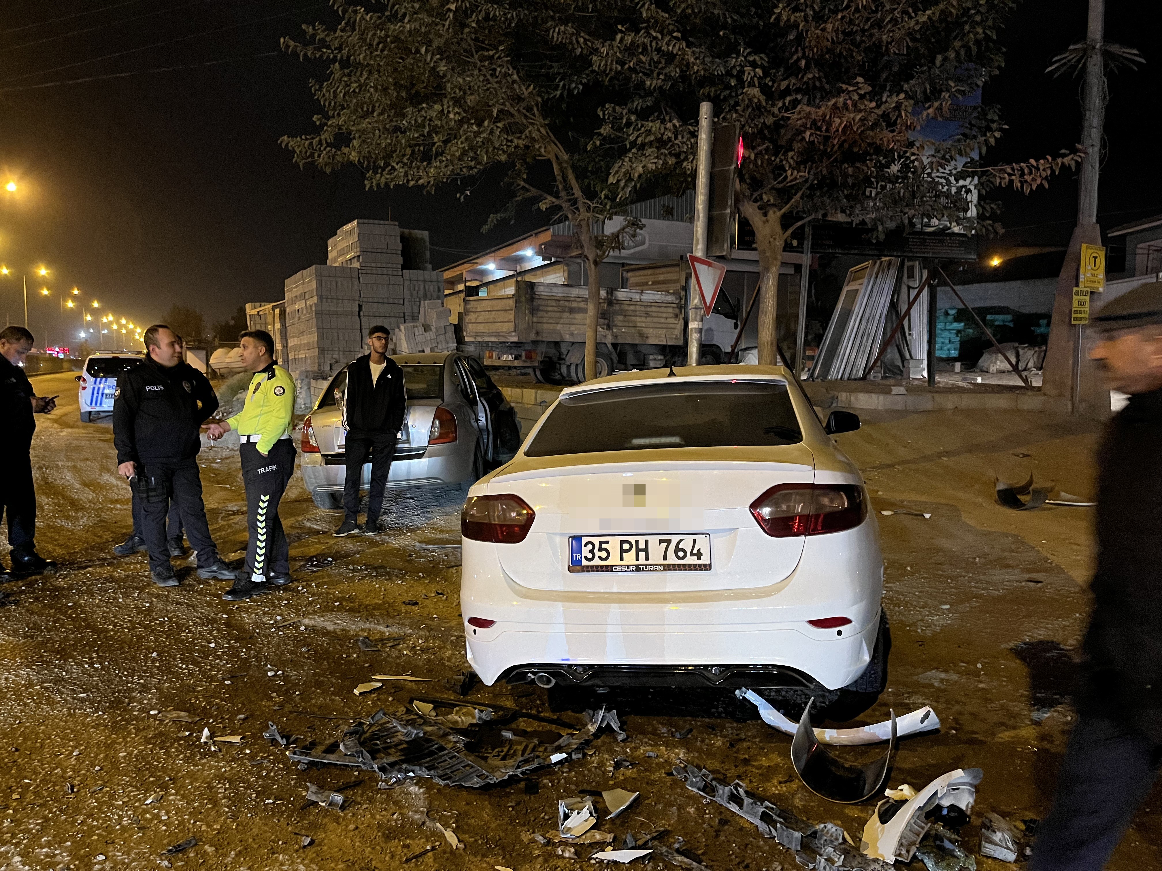 Kırmızı ışık kural ihlali  kazaya neden oldu: 6 yaralı