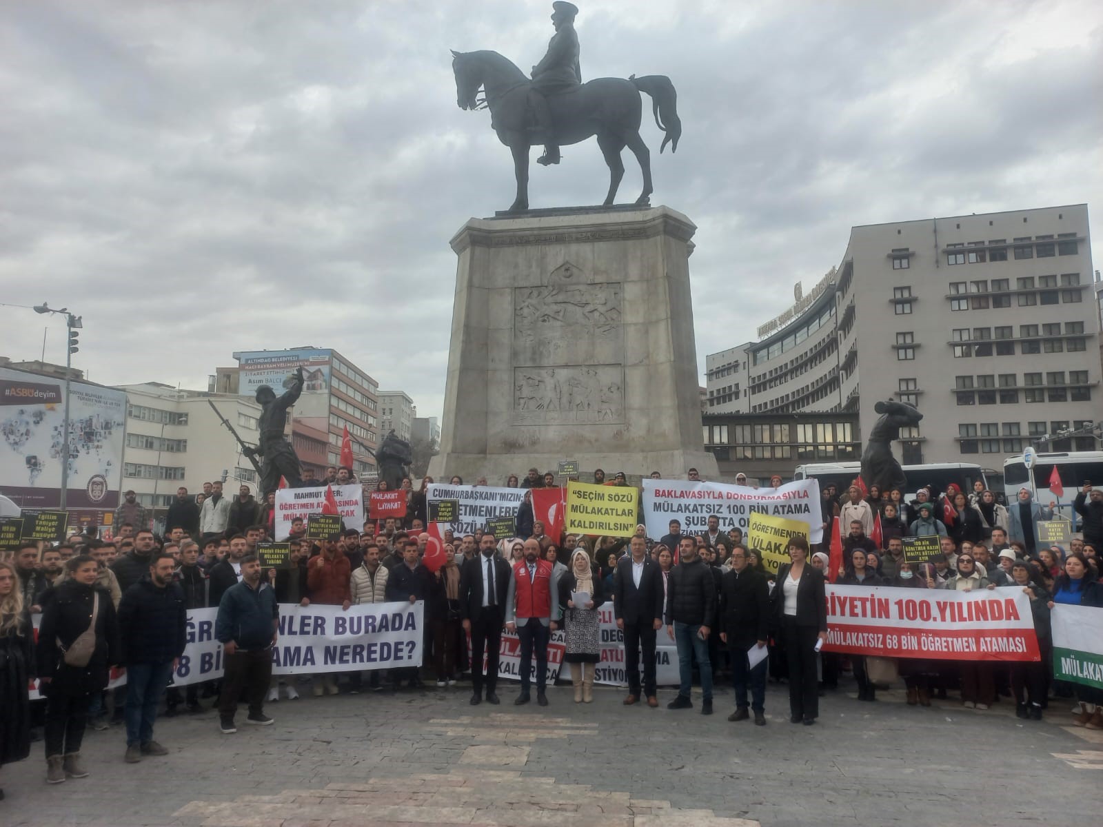 Atanamayan Öğretmenlerin Haklı Eylemi
