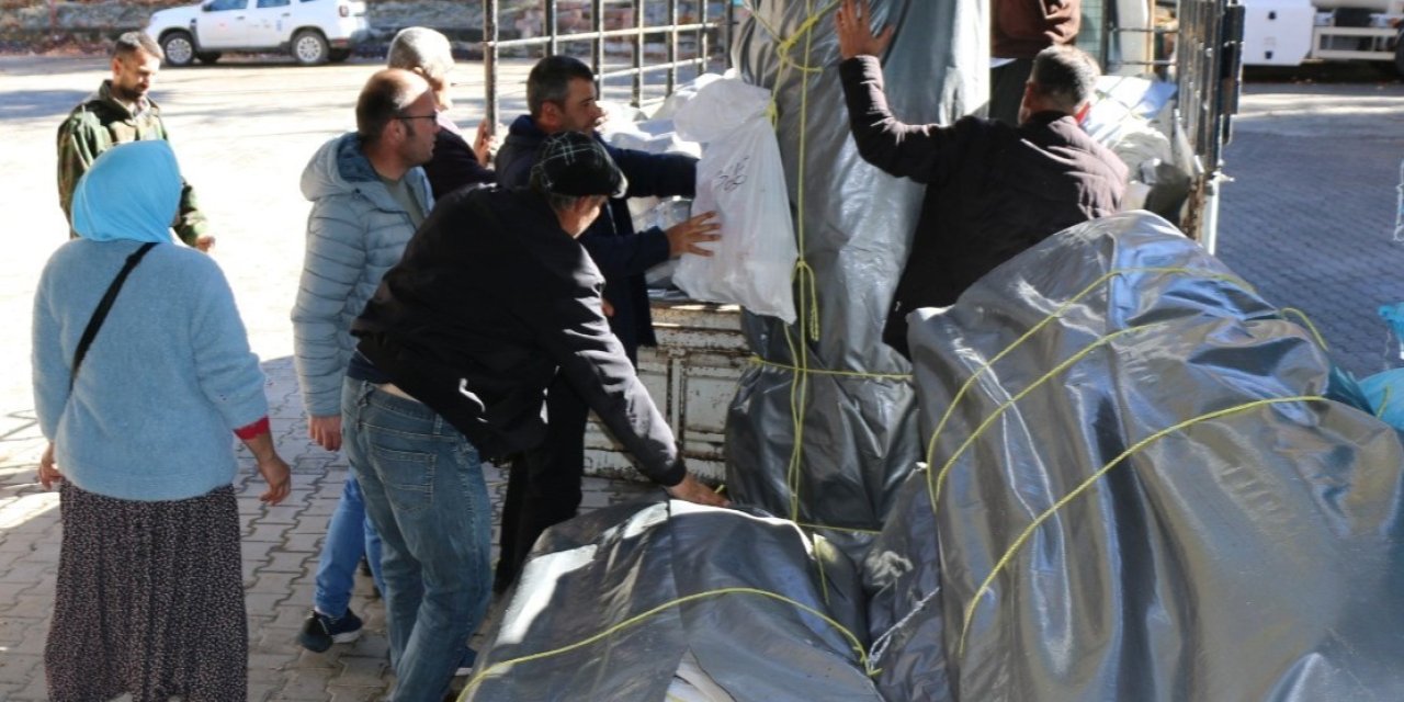 Konargöçerlere  modern çadır yardımı