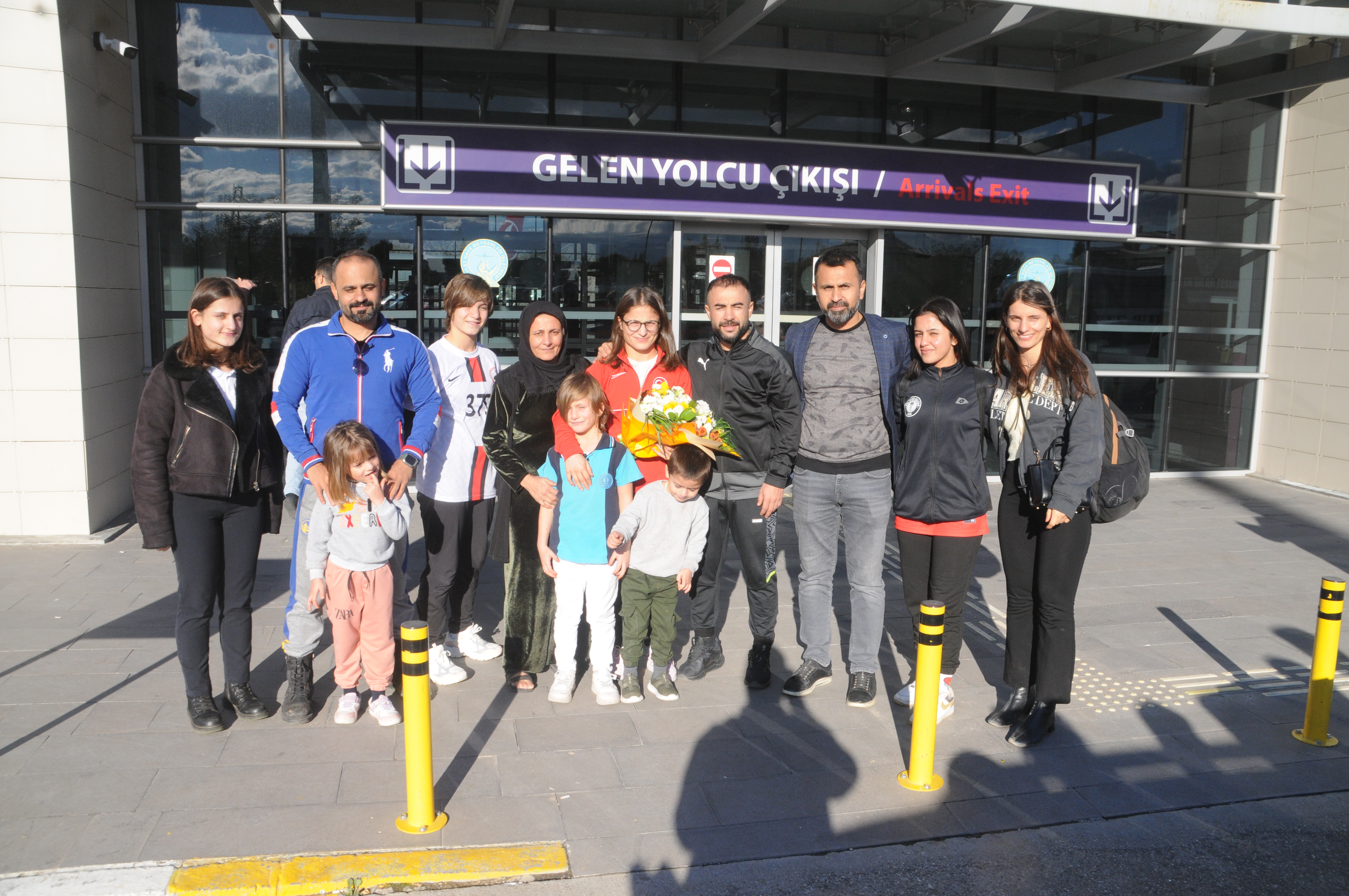 Boksta Avrupa 2'.si oldu, Cizre'de Çiçeklerle karşılandı