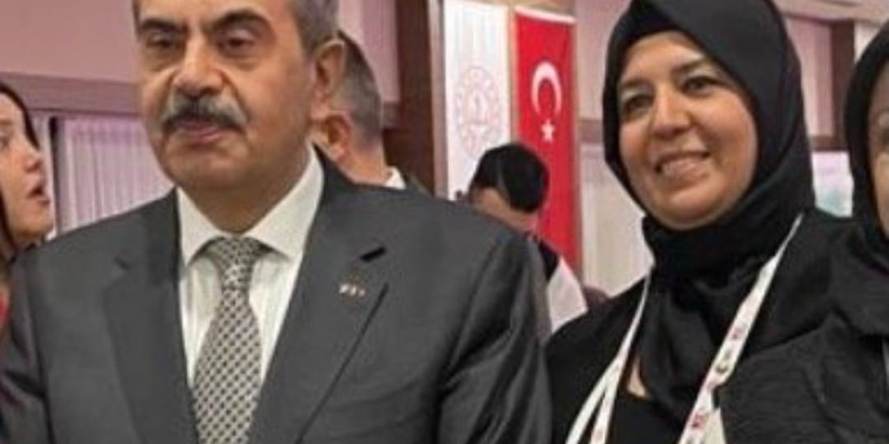 Şırnak'ta yılın öğretmeni kim seçildi ? 24 kasım öğretmeler gününde hangi öğretmen yılın öğretmeni oldu? işte detaylar